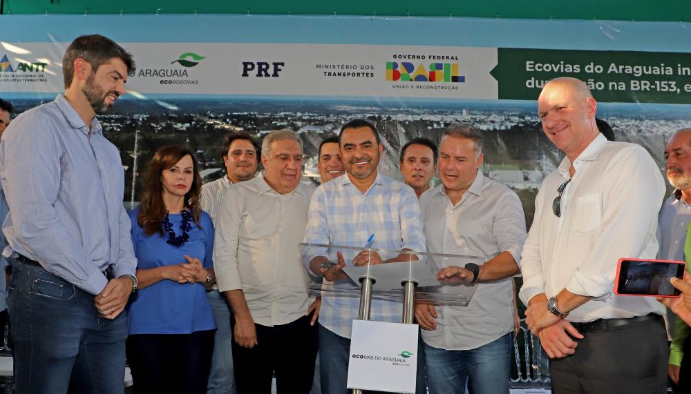 Governador Wanderlei Barbosa e o vice-governador Laurez Moreira estiveram com o ministro dos Transportes, Renan Filho, para a assinatura do serviço de obras da duplicação da BR-153, no perímetro urbanos de Gurupi