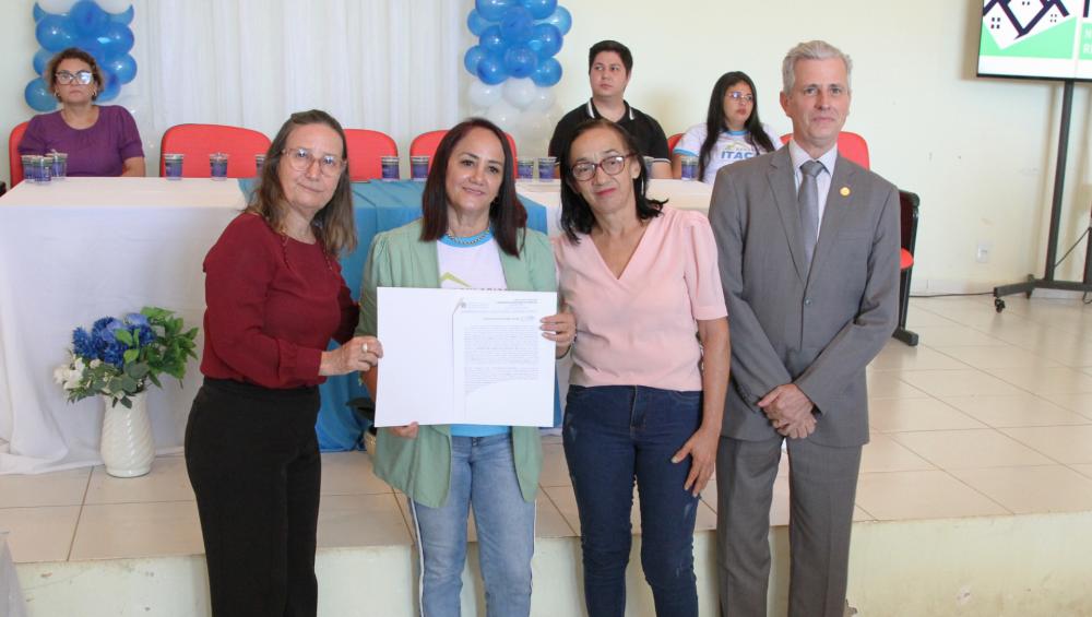 Prefeita de Itacajá, Aparecida participou da cerimônia de entrega e ressaltou a importância da parceria com o Poder Judiciário.