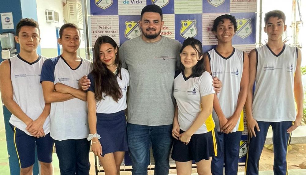 Orientados pelo professor de Matemática, Claudir Aguiar de Oliveira, os estudantes conquistaram 6 medalhas de bronze