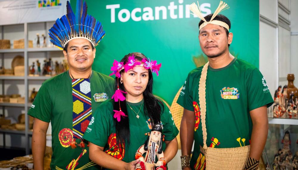 Representantes dos povos Javaé, Karajá e Krahô no 16º Salão do Artesanato, em Brasília (DF)