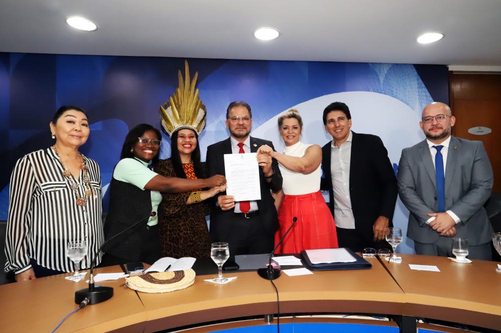 Governo do Tocantins assina projeto que cria a Lei de Cotas no Estado