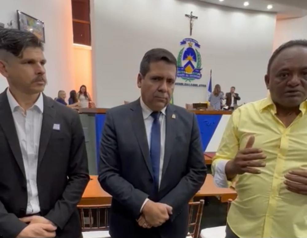 Vereador Julimá Brito a direita no centro Deputado Marcus Marcelo, Foto- Javan Quixabeira.