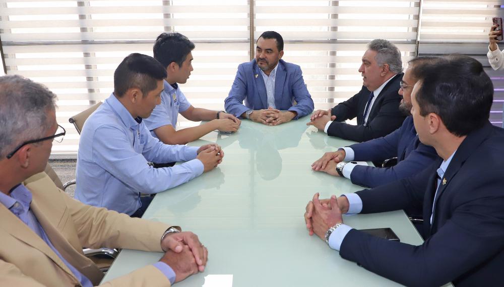 Governador Wanderlei Barbosa e vice-governador Laurez Moreira recebem empresários do Haian Rubber Group no Palácio Araguaia