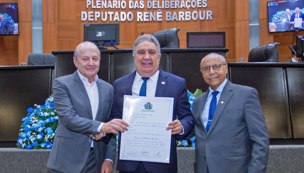 Governador em exercício do Tocantins, Laurez Moreira, é homenageado com o Título de Cidadão Mato-Grossense