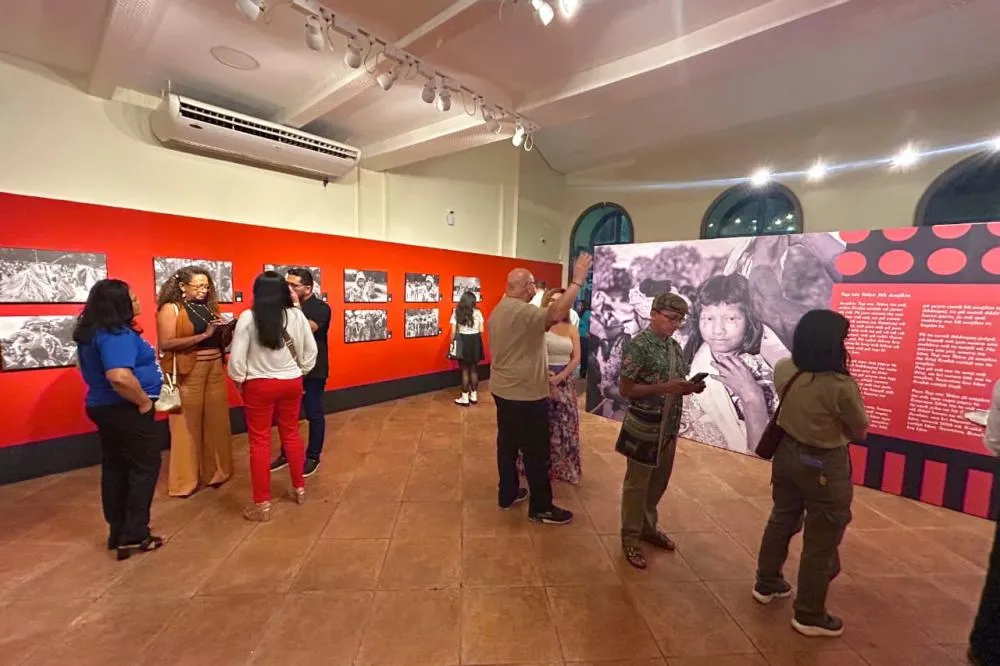 Imagens captadas em 2018 na Aldeia Manoel Alves, em Goiatins, exibidas ao público da COP-30 — Foto: Emerson Silva