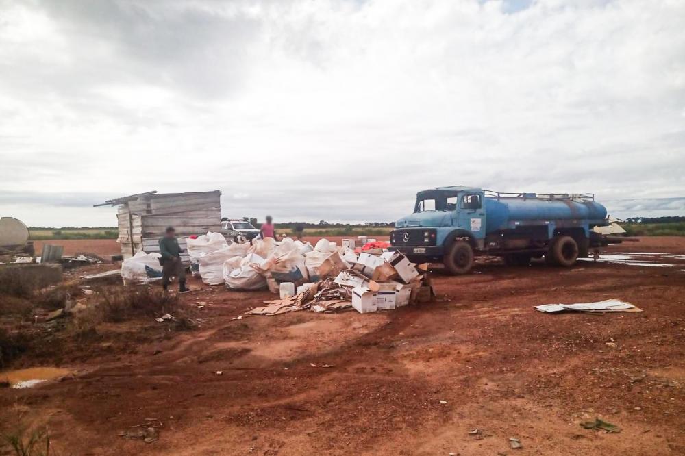 Três sócios são processados por descarte ilícito de embalagens de agrotóxicos em uma fazenda localizada em Lagoa da Confusão .