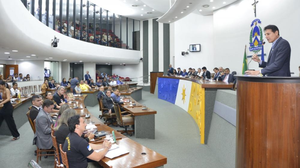 Na tribuna da Aleto Deputado Nilton Franco.